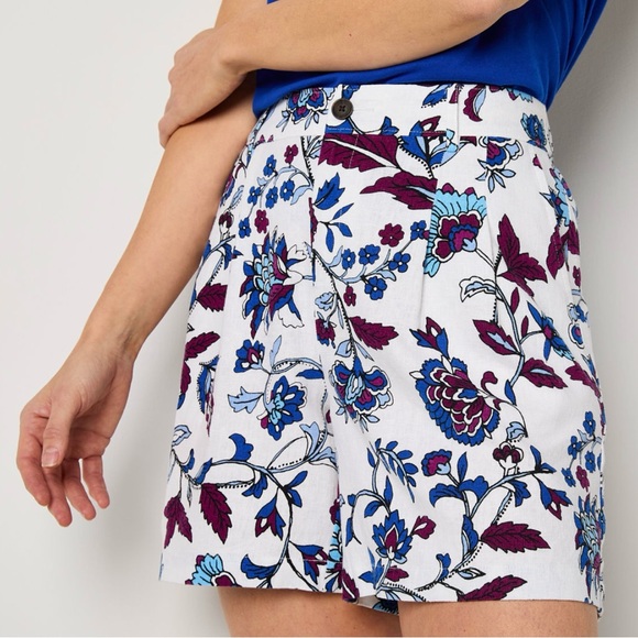 Liz Claiborne Mid Rise Pleated Short - Picture 4 of 7